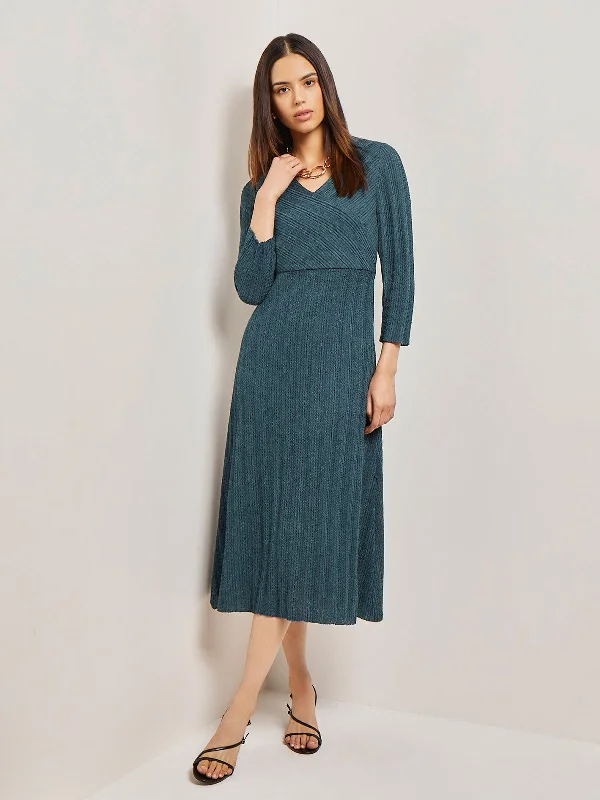 Elegant Fashion Offers Exquisite Craftsmanship Textural Stripe Knit Midi Dress