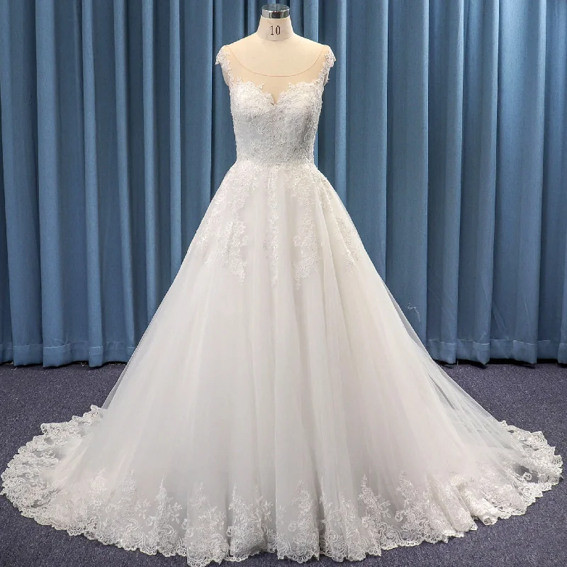 The Latest Trends Casual Weekend Relaxed Style Sheer Sweetheart Neck Ball Gown Wedding Dress with Capped Sleeve