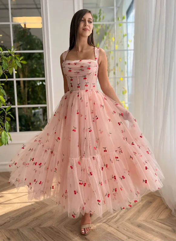 Trendy Street Style Casual Weekend Relaxed Style Tulle Spaghetti Straps A-line Homecoming Dress With Cherry Appliques Square Collar Pleats Tea-Length Prom Dress Teen Formal Gown