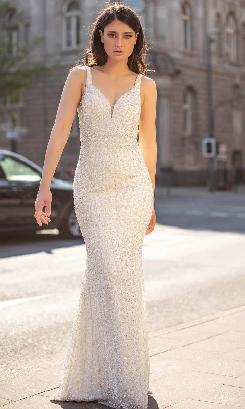 Fashion-Forward Statement Piece Chic and Holland HF1638 - Plunging Sweetheart Evening Dress