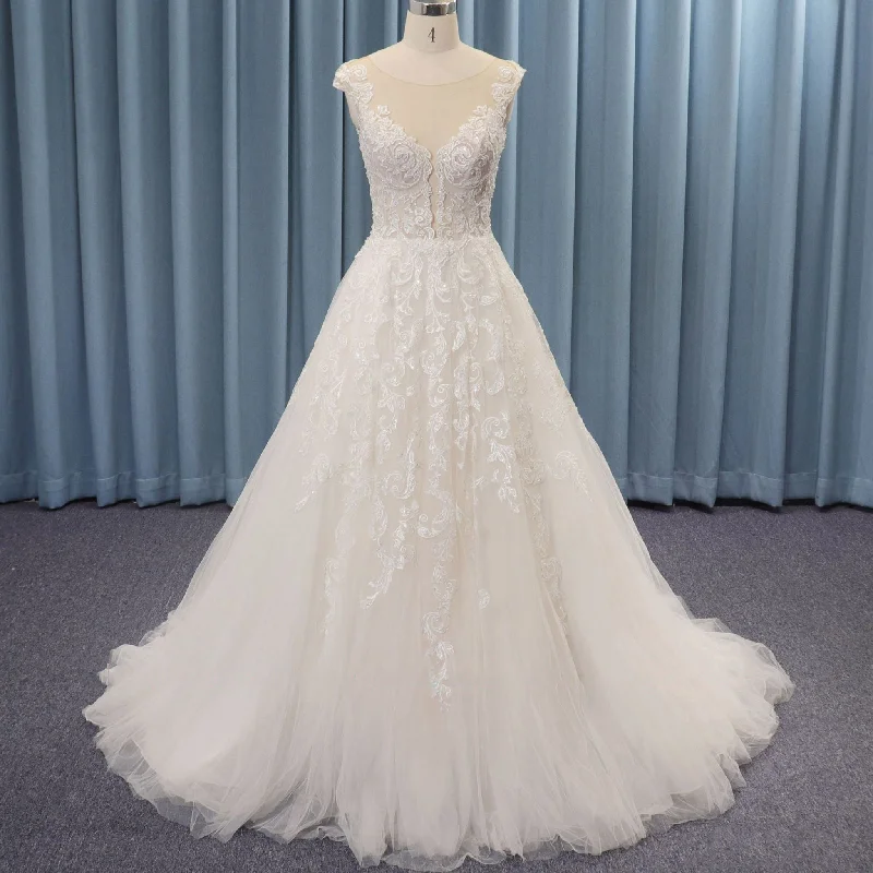 Imeless Style Feminine Flow Illusion Neckline A-line Tulle Lace Wedding Dress Keyhole Back