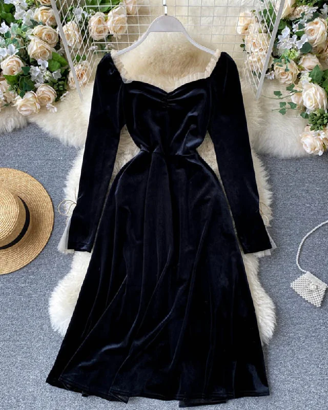 Vintage-Modern Style Offers Artful Design Black velvet long sleeve dress  1021